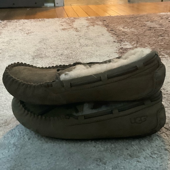 SNOWDAYSALE UGG Dakota Water Resistant Moccasin Slipper-Espresso, brown. Size7 - Picture 7 of 15